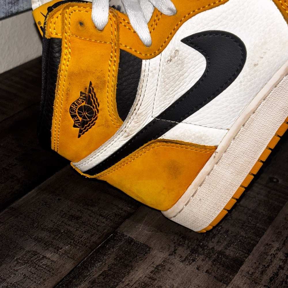 Youth Air Jordan 1 Retro High OG 'Yellow Ochre' sneakers SZ 6.5​ - Picture 4 of 15